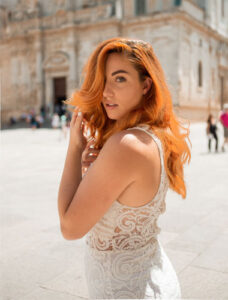 ragazza dicci che capelli hai